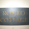 Отель Romeo Cottage - Sleeps 4 - Open Plan Barn - Private Hot Tub & Garden, фото 1