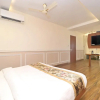 Отель OYO 16082 Hotel Imperial Corner, фото 2