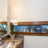 Отель Walk To Festivals! Windows, Fireplace, Hot Tub 1 Bedroom Condo by RedAwning, фото 5