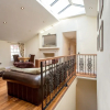 Отель Prestigious Location Quintessential Mews House, фото 27