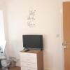 Отель 2 double rooms available in 3 bedroom house в Милтоне Кейнс