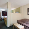 Отель Econo Lodge Inn & Suites, фото 2