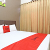Отель RedDoorz near Pojok Beteng Prawirotaman, фото 26