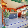 Отель OYO 92175 Surya Madu Guest House Near Pantai Kelan, фото 13