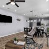 Отель Retreat to a Brand-new Downtown Home 4br/3ba!, фото 11