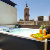 Отель Skyline Rooftop Jacuzzi, фото 11