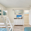 Отель Gulf Breeze Ami-2bd-2ba-condo-private Beach Access-heater Pool-water Views From Every Window, фото 15