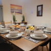 Отель Large 5 bed town-centre home close to the beach, sleeps 9, фото 12