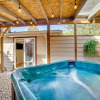 Отель Seattle Vacation Home w/ Hot Tub: 5 Mi to Downtown, фото 13