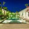 Отель Luxurious Villa Steps from the Beach, фото 39