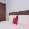 Отель RedDoorz near Siloam Karawaci 2, фото 2