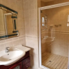 Отель Savoy Lodge With Breakfast Included - Budget Triple Room 5, фото 8
