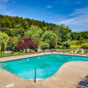 Отель Bear Vista Retreat w HotTub Pool View, фото 16