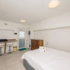 Отель Bright and Adorable Studio in Vredehoek, фото 3