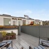 Отель 2BR 2BA The Ballard Modish Seattle Location With Rooftop View, фото 18