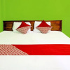 Отель OYO 91573 Hotel Family Blitar, фото 15