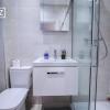 Отель 2 Bedroom 1 Bathroom Town Center Apartment With Free Parking By Firoz Property Management, фото 9