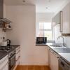 Отель Bright and Spacious 2 Bedroom Flat, фото 5