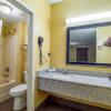 Отель Quality Inn and Suites W Columbia, фото 8