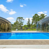 Отель Luxe Whitford Mansion - Pool & Tennis Court, фото 17