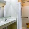 Отель Quality Inn & Suites, фото 10