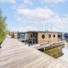 Отель Comfortable Houseboat in Volendam Marina в Волендаме