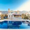 Отель 4 Bedroom Deluxe Villa with Mountain and Sea View, фото 15