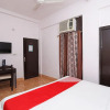 Отель OYO 11327 Hotel R Paradise, фото 4