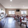 Отель Comfort Suites Lincoln North, фото 37