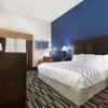 Отель La Quinta Inn & Suites by Wyndham Alvin, фото 16