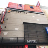 Отель Two and Four Motel, фото 1