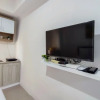 Отель Comfort And Well Design Studio At Paltrow City Apartment, фото 12