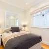 Отель Large 2 Bedroom Flat in Victoria - Zone 1, фото 7