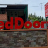 Отель RedDoorz Syariah near Kawasan Simpang Lima Pati, фото 13
