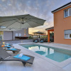 Отель Modern Villa With Pool and Parasol in Pula, фото 10