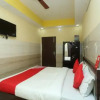 Отель OYO 18817 Hotel Skyzone Madhuvan, фото 3