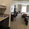 Отель Comfort Suites Auburn, фото 12