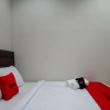 Отель RedDoorz @ Jalan Kartini Semarang, фото 11