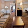 Отель Holiday Inn Express & Suites Bradenton West, an IHG Hotel, фото 7