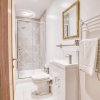 Отель King Size 1 Bedroom Comfort Apartment en Suite Shower Free Toiletries Wifi and Hairdryer, фото 10