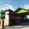 Отель Arena Court Motel, фото 1
