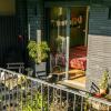 Отель Chambre d'hôtes de charme à Montreuil-Paris в Монтрёе