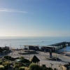 Отель Beach Front 2-bed Apartment With Deck & BBQ, фото 22
