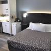 Отель Moonlight Inn and Suites, фото 8