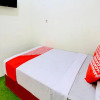 Отель OYO 90725 Zeevanna Guest House Syariah, фото 11