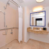Отель Hampton Inn & Suites Plymouth, фото 9