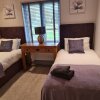 Отель Charming 3-Bed Lodge in Bury Saint Edmunds, фото 1