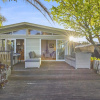 Отель Gorgeous Family Home-Fully Fenced & Toys, фото 1