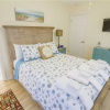 Отель Sun Kissed Cottage - Three Bedroom Home, фото 8