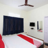 Отель Oyo 28019 Surya Guest House, фото 1